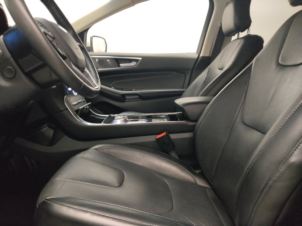 Used 2019 Ford Edge Titanium FWD image 17