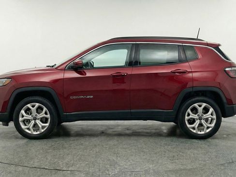 Used 2025 Jeep Compass Latitude AWD/4WD image 5