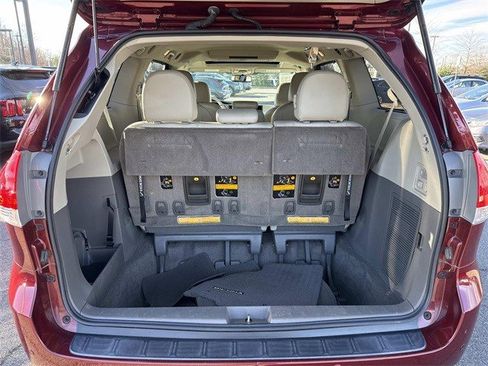 Used 2012 Toyota Sienna image 12