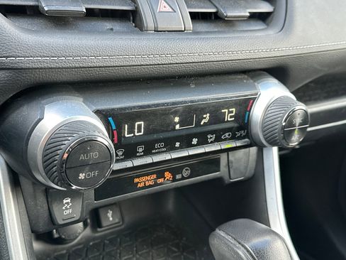 Used 2022 Toyota RAV4 LE image 27