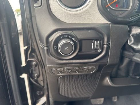Used 2025 Jeep Wrangler Unlimited Sahara AWD/4WD image 14