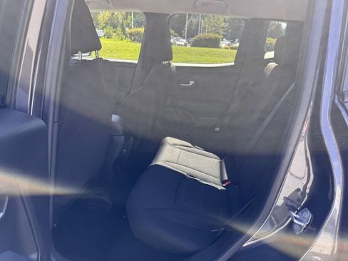 Used 2022 Jeep Renegade Latitude w/ Convenience Group image 10