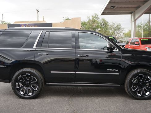 Used 2019 GMC Yukon Denali w/ Denali Ultimate Package image 2