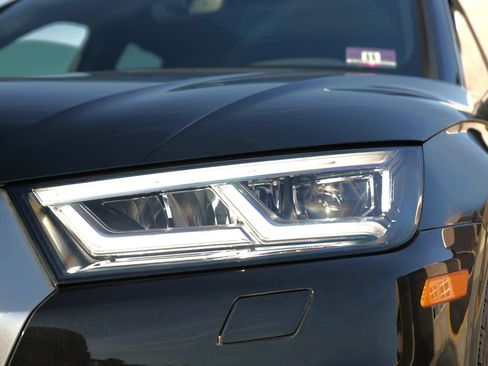 Used 2018 Audi SQ5 Premium Plus image 9