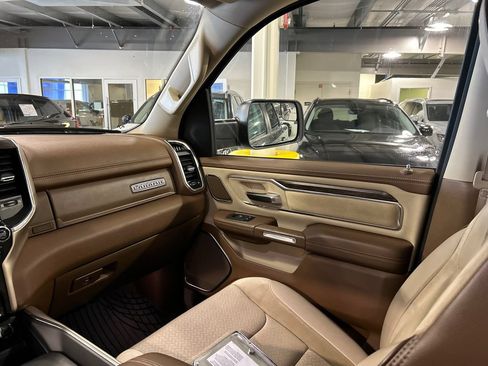 Used 2019 RAM 1500 Laramie AWD/4WD image 22