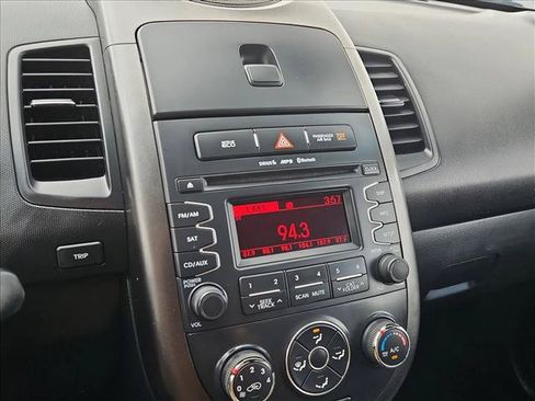 Used 2013 Kia Soul + FWD image 13