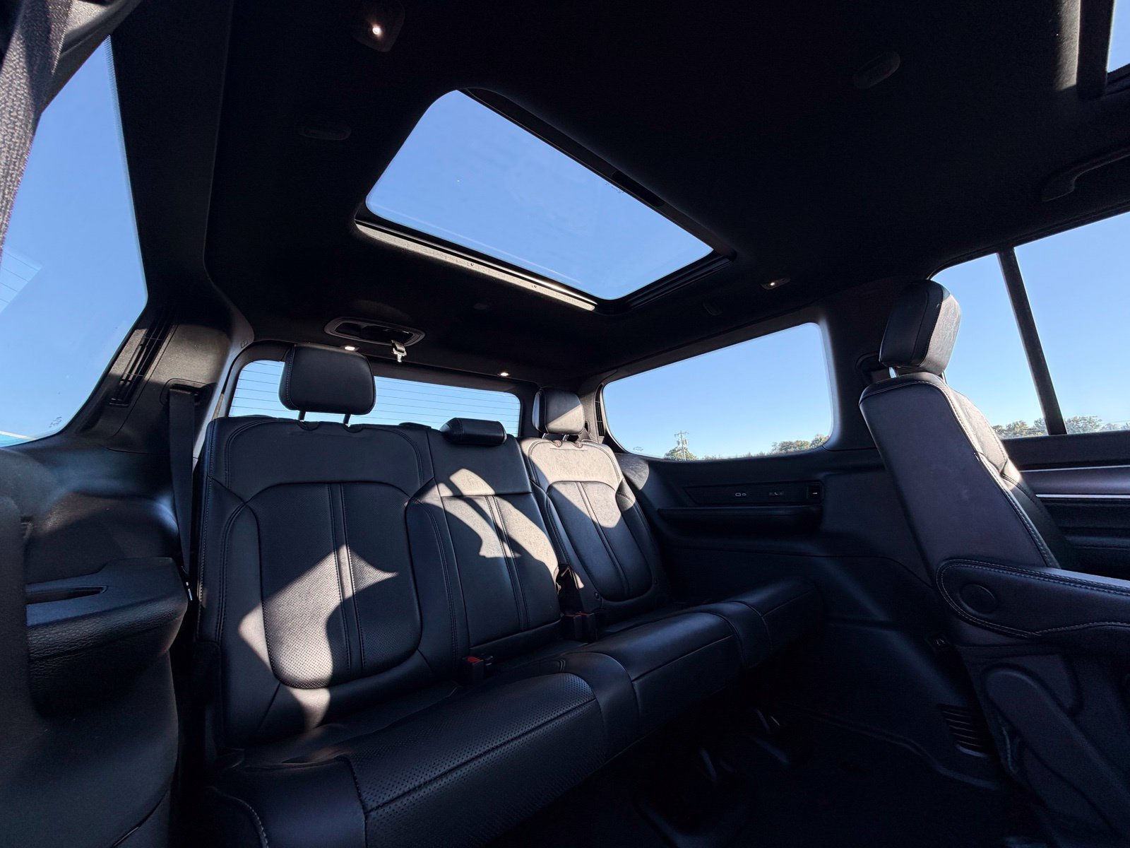 Used 2023 Jeep Wagoneer Series II AWD/4WD image 24
