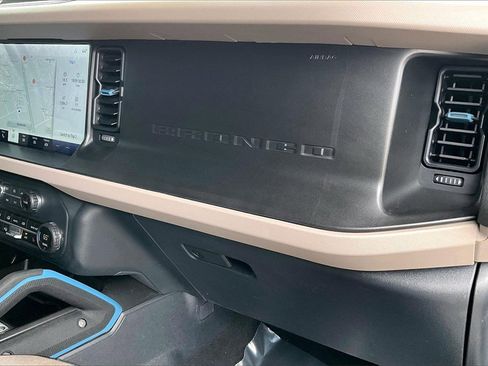 Used 2023 Ford Bronco Wildtrak image 17