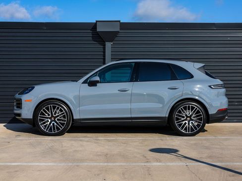 New 2025 Porsche Cayenne image 2