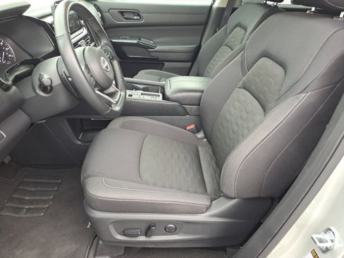 Used 2025 Nissan Pathfinder SV FWD image 11
