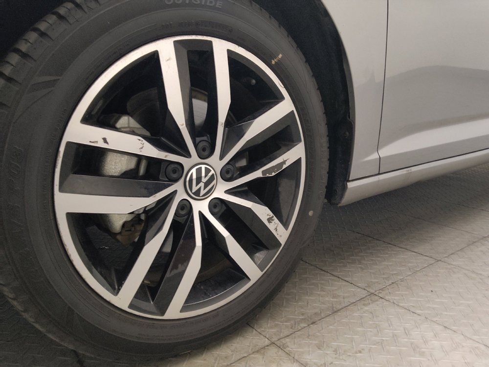 Used 2025 Volkswagen Jetta SE FWD image 31