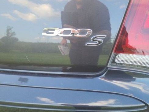 Used 2015 Chrysler 300 S RWD image 10
