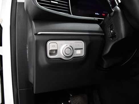 Used 2024 Mercedes-Benz GLE 450e 4MATIC image 11