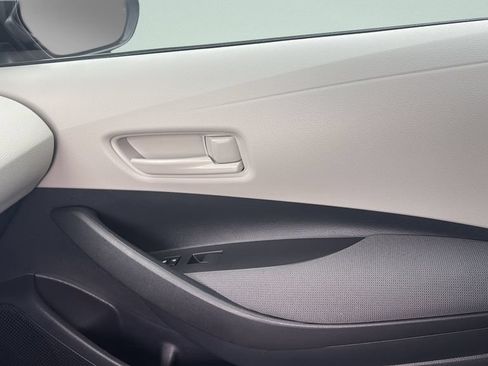 Used 2025 Toyota Corolla LE FWD image 15