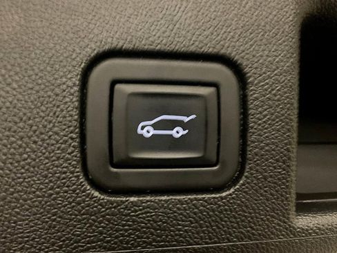 Used 2023 Chevrolet Equinox Premier image 15