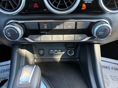 Used 2025 Nissan Sentra SV FWD image 31