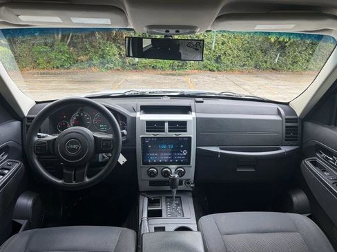 Used 2012 Jeep Liberty Sport RWD image 28