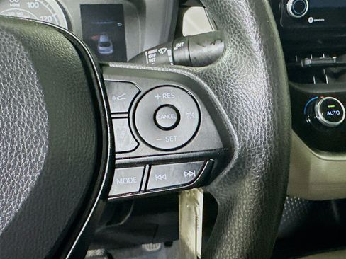 Used 2022 Toyota Corolla LE FWD image 17