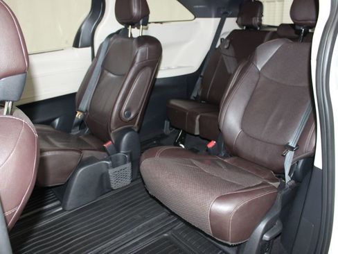 Used 2021 Toyota Sienna Platinum AWD/4WD image 22