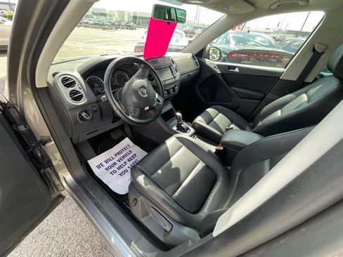 Used 2011 Volkswagen Tiguan S image 14