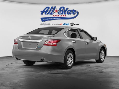 Used 2015 Nissan Altima 2.5 S w/ Power Driver Seat Package FWD image 2