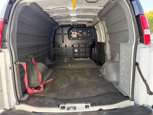 Used 2022 Chevrolet Express 2500 image 13