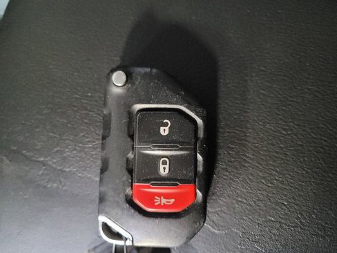 Used 2020 Jeep Wrangler Unlimited Sahara AWD/4WD image 32