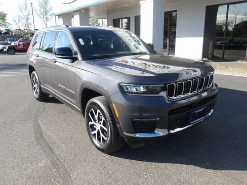 New 2025 Jeep Grand Cherokee L Limited w/ Luxury Tech Group II image 2