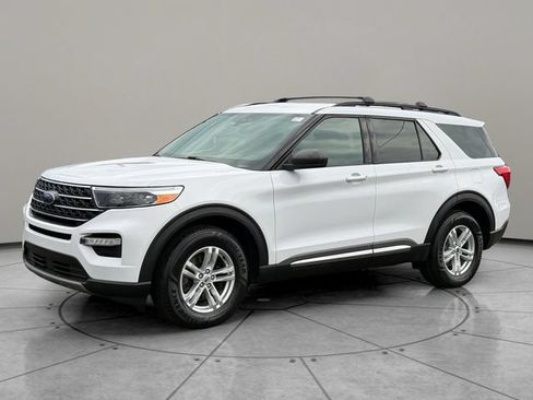 Certified 2020 Ford Explorer XLT w/ Equipment Group 202A AWD/4WD image 3