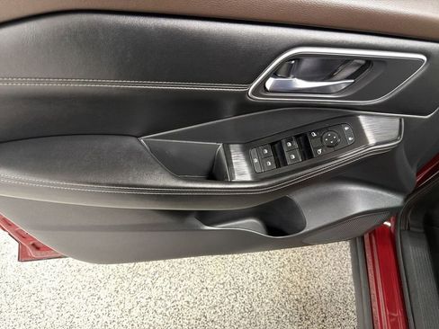 Used 2021 Nissan Rogue SV image 11