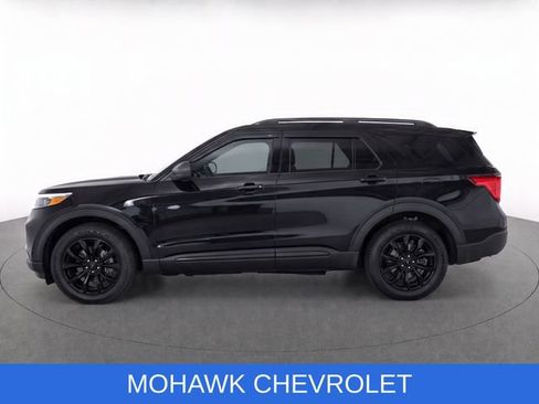 Used 2021 Ford Explorer XLT w/ Equipment Group 202A AWD/4WD image 7