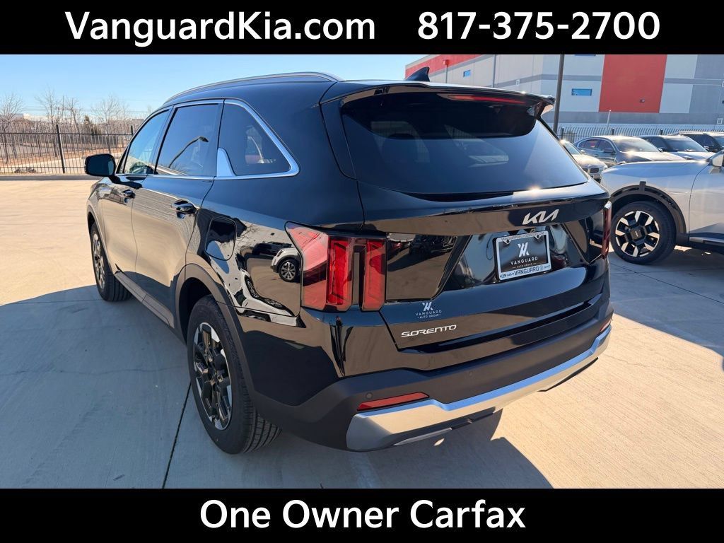 Certified 2026 Kia Sorento S w/ S Panoramic Sunroof Package FWD image 2