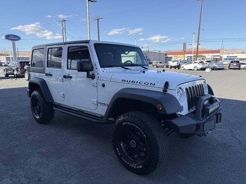 Used 2016 Jeep Wrangler Unlimited Rubicon w/ Connectivity Group AWD/4WD image 3