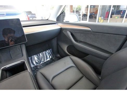 Used 2023 Tesla Model Y Long Range AWD/4WD image 9