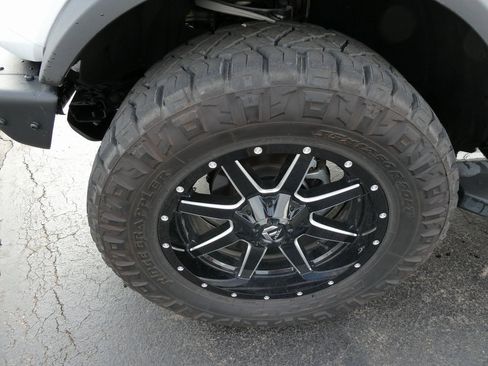 Used 2024 Ford Bronco Wildtrak image 10