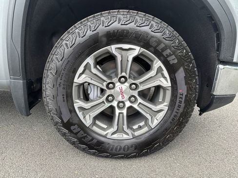 New 2026 GMC Sierra 1500 SLT w/ X31 Off-Road Package AWD/4WD image 9