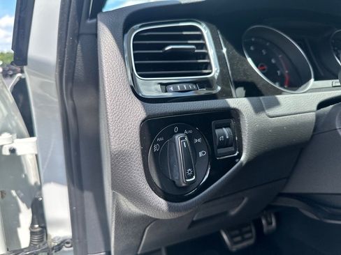 Used 2018 Volkswagen Golf 4-Door image 7