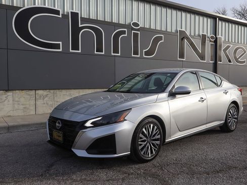 Used 2023 Nissan Altima 2.5 SV image 1