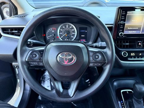 Used 2022 Toyota Corolla LE image 19