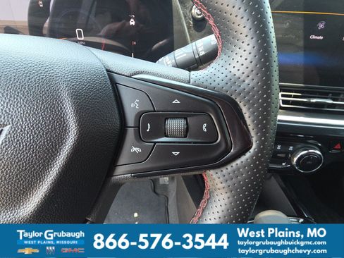 Used 2025 Chevrolet Trax RS FWD image 19