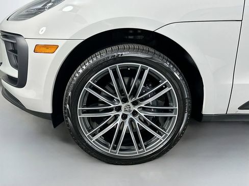 Certified 2025 Porsche Macan image 33