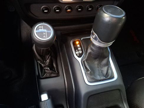 Used 2021 Jeep Wrangler Unlimited Sahara AWD/4WD image 14