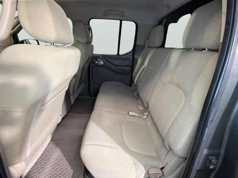 Used 2009 Nissan Frontier SE w/ SE Value Truck Pkg RWD image 32