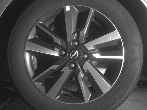 Used 2025 Nissan Versa SV FWD image 17