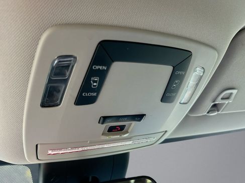 Used 2021 Toyota Sienna LE FWD image 27