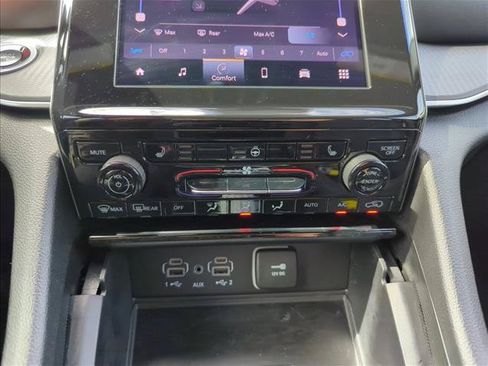 Used 2025 Jeep Grand Cherokee Laredo X w/ Luxury Tech Group I RWD image 12