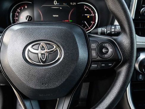 Certified 2025 Toyota RAV4 XLE FWD image 36
