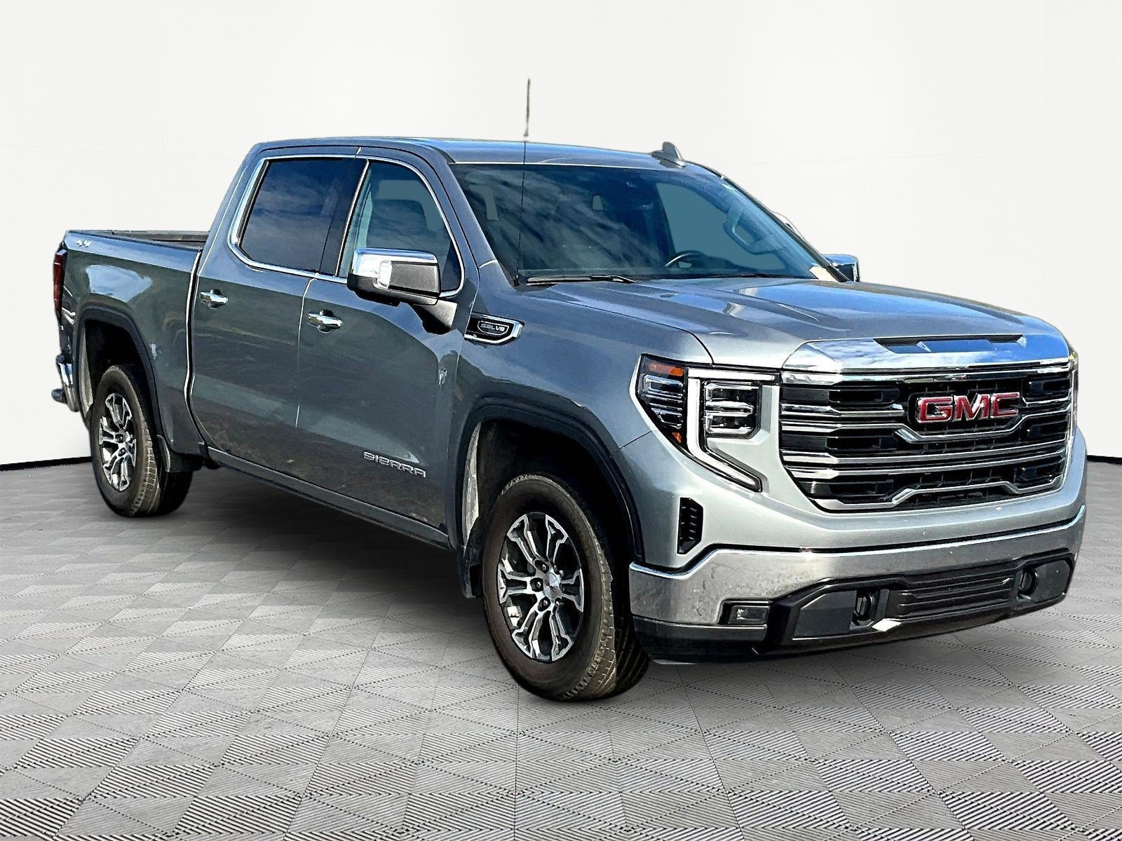 Used 2025 GMC Sierra 1500 SLT AWD/4WD image 3