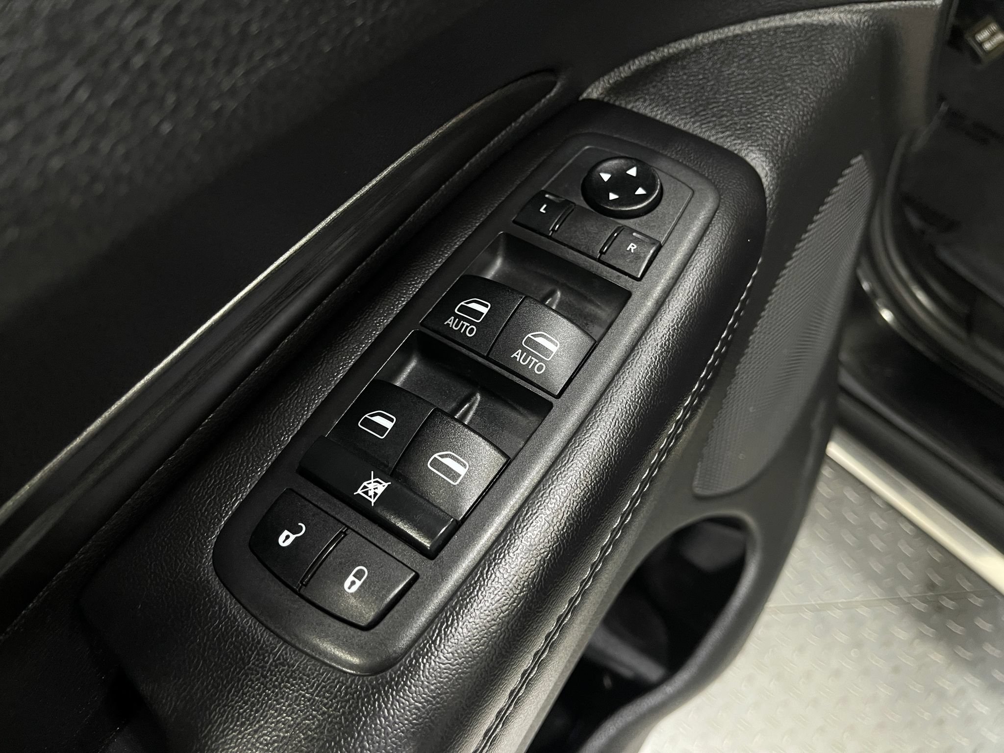 Used 2021 Dodge Durango SXT AWD/4WD image 14