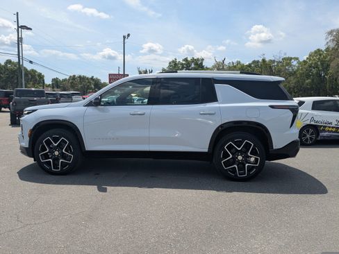 New 2026 Chevrolet Traverse High Country w/ LPO, Floor Liner Package FWD image 7
